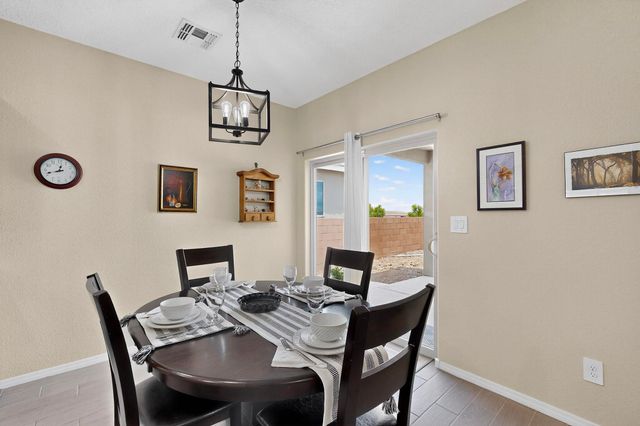 1994 Tesoro Loop NW, Los Lunas, NM 87031