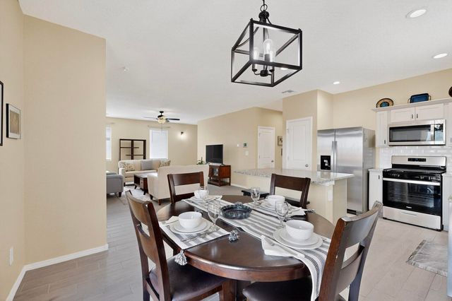 1994 Tesoro Loop NW, Los Lunas, NM 87031