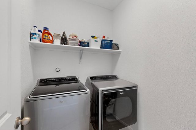 1994 Tesoro Loop NW, Los Lunas, NM 87031