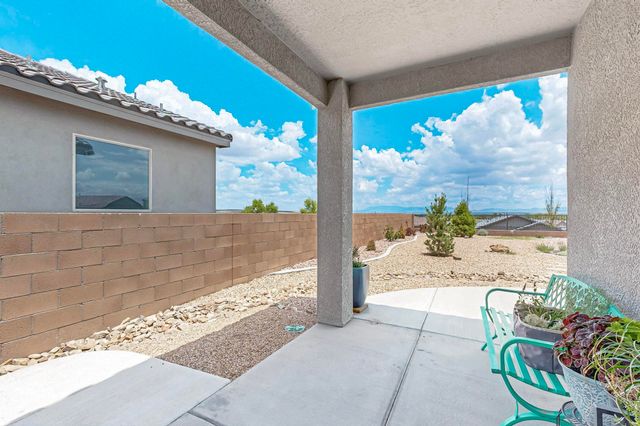 1994 Tesoro Loop NW, Los Lunas, NM 87031