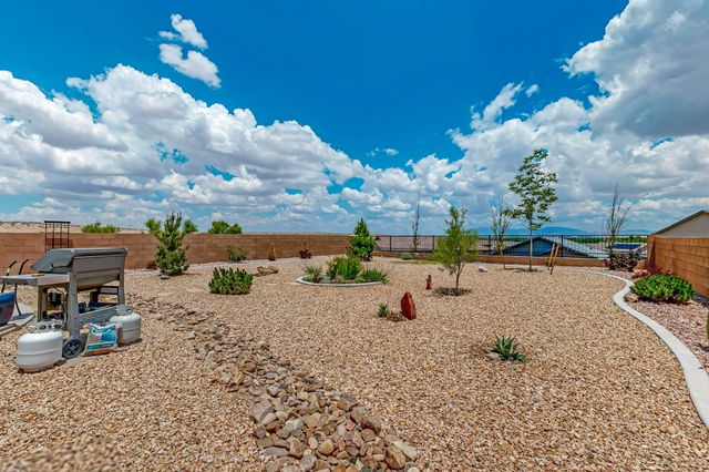 1994 Tesoro Loop NW, Los Lunas, NM 87031