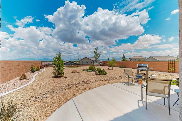 1994 Tesoro Loop NW, Los Lunas, NM 87031