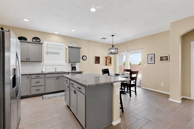 1994 Tesoro Loop NW, Los Lunas, NM 87031