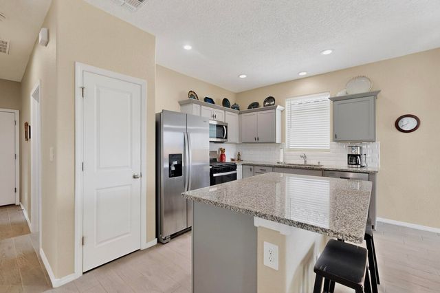 1994 Tesoro Loop NW, Los Lunas, NM 87031