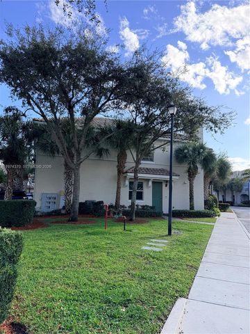 2970 N St John Dr, Cooper City, FL 33024