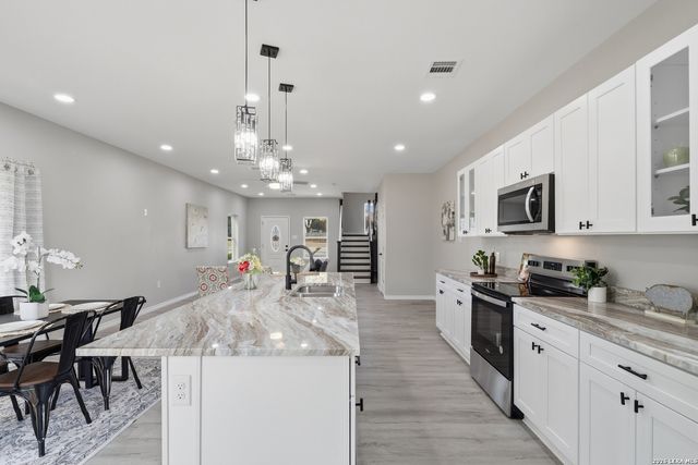 656 Canyon Circle, Canyon Lake, TX 78133