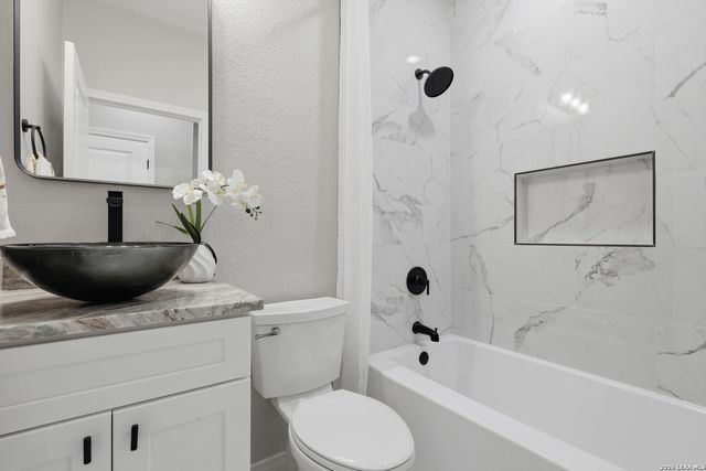 656 Canyon Circle, Canyon Lake, TX 78133