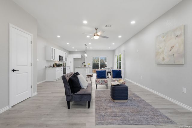 656 Canyon Circle, Canyon Lake, TX 78133