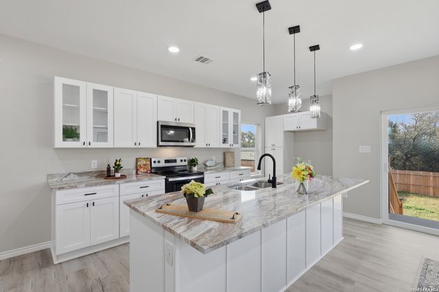 656 Canyon Circle, Canyon Lake, TX 78133