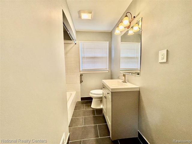 18904 Hilton Drive, Southfield, MI 48075