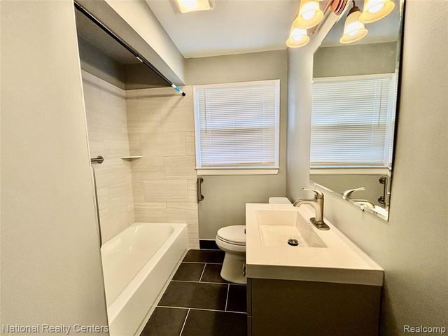 18904 Hilton Drive, Southfield, MI 48075