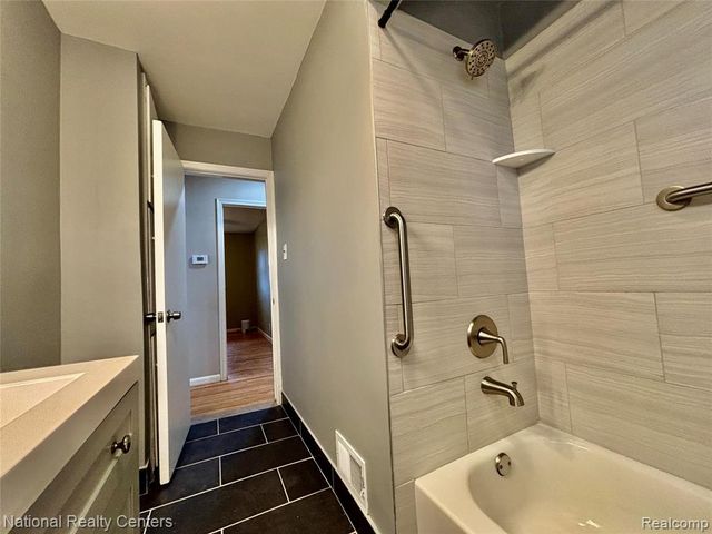 18904 Hilton Drive, Southfield, MI 48075