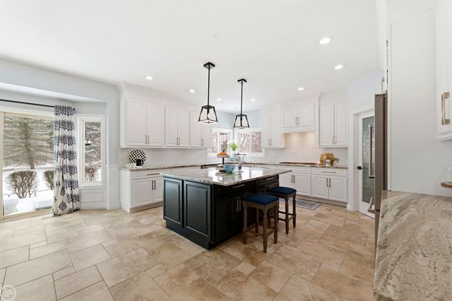6024 HARBOR Court, Washington Twp, MI 48094