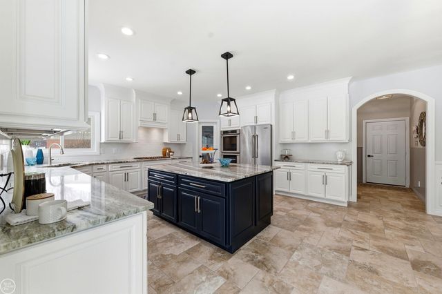 6024 HARBOR Court, Washington Twp, MI 48094