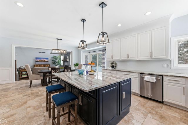 6024 HARBOR Court, Washington Twp, MI 48094