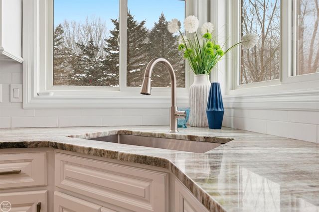 6024 HARBOR Court, Washington Twp, MI 48094