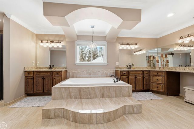 6024 HARBOR Court, Washington Twp, MI 48094