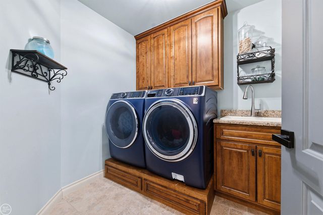 6024 HARBOR Court, Washington Twp, MI 48094