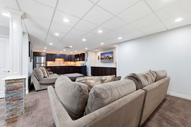 6024 HARBOR Court, Washington Twp, MI 48094