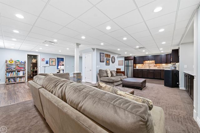 6024 HARBOR Court, Washington Twp, MI 48094