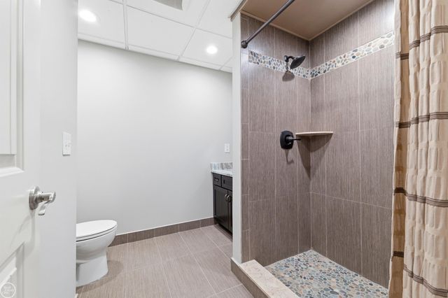 6024 HARBOR Court, Washington Twp, MI 48094