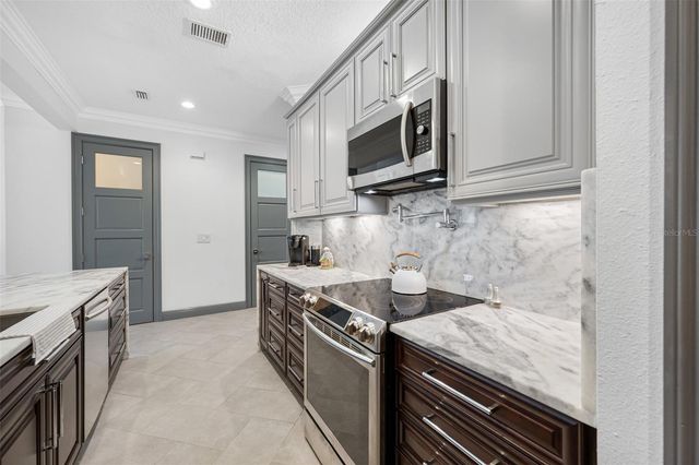 237 7TH AVENUE N 2, St Petersburg, FL 33701