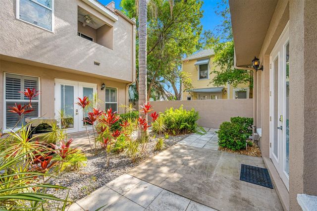 237 7TH AVENUE N 2, St Petersburg, FL 33701