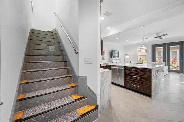 237 7TH AVENUE N 2, St Petersburg, FL 33701