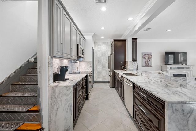 237 7TH AVENUE N 2, St Petersburg, FL 33701