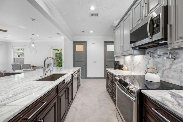 237 7TH AVENUE N 2, St Petersburg, FL 33701