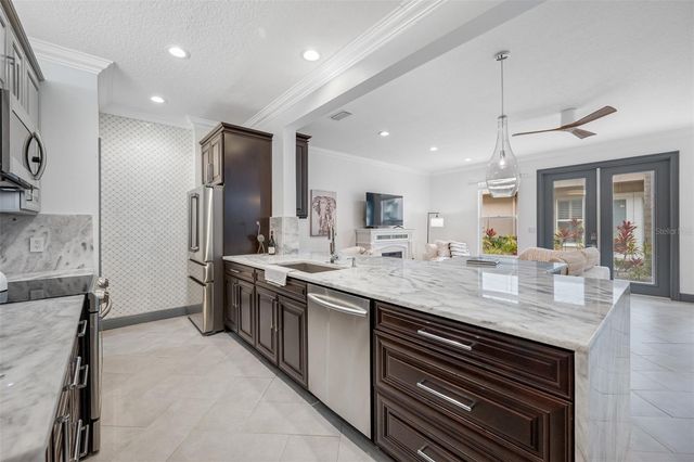 237 7TH AVENUE N 2, St Petersburg, FL 33701