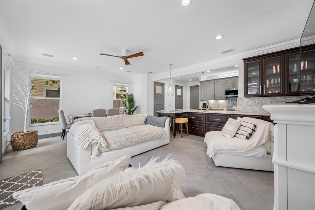 Image 15 of property listing at 237 7TH AVENUE N 2, St Petersburg, FL 33701