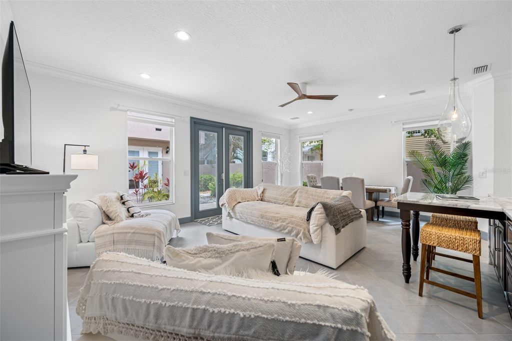 Image 17 of property listing at 237 7TH AVENUE N 2, St Petersburg, FL 33701