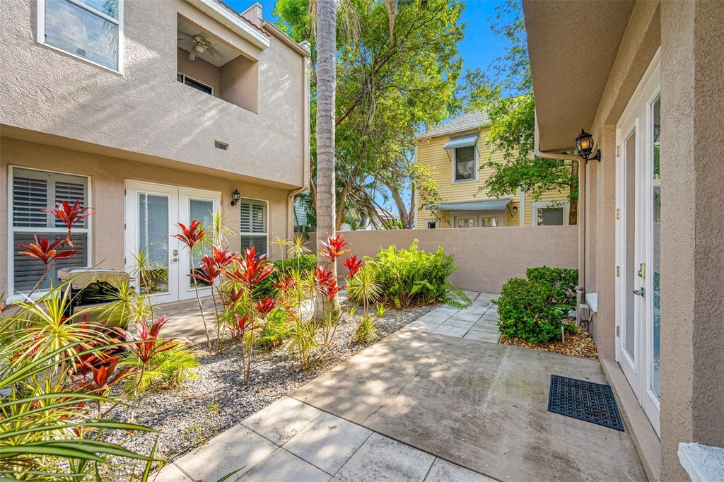 Image 19 of property listing at 237 7TH AVENUE N 2, St Petersburg, FL 33701