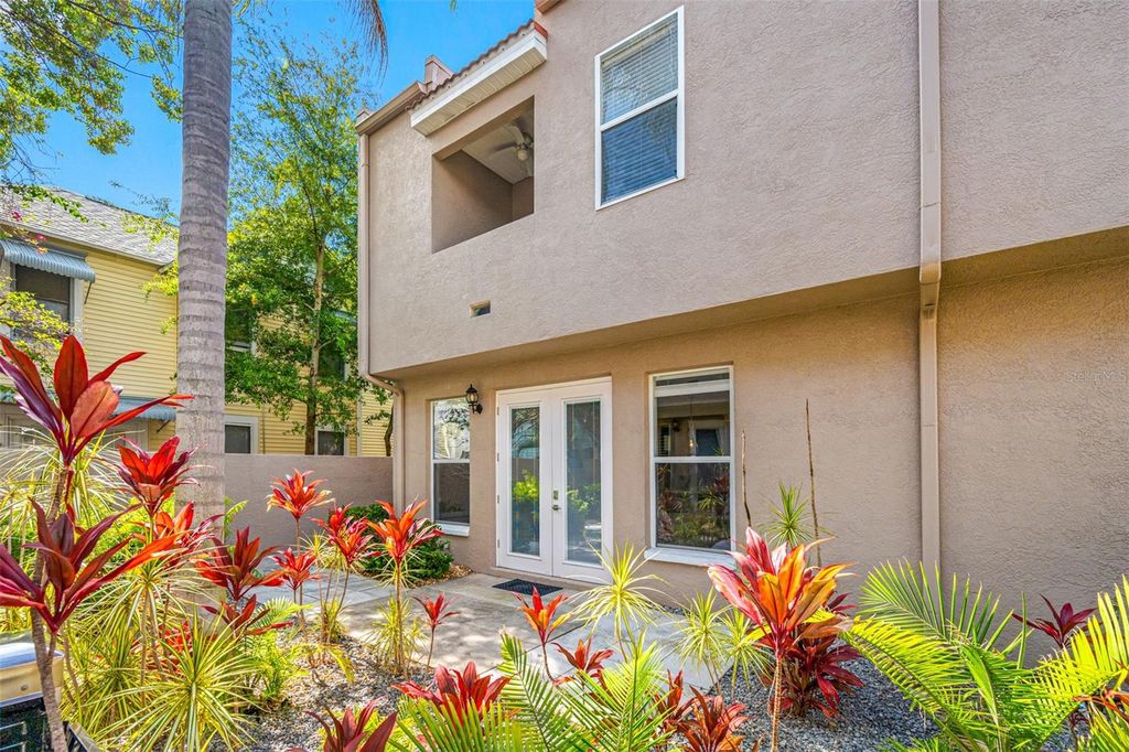 Image 20 of property listing at 237 7TH AVENUE N 2, St Petersburg, FL 33701