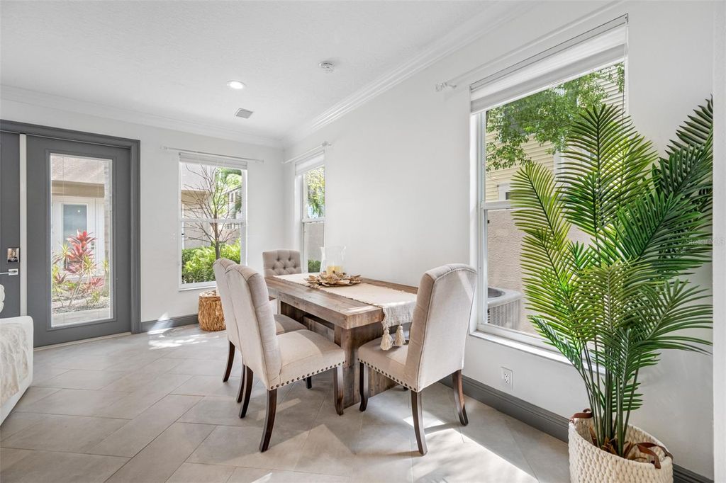 Image 21 of property listing at 237 7TH AVENUE N 2, St Petersburg, FL 33701