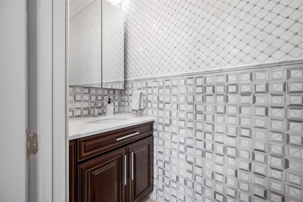 Image 23 of property listing at 237 7TH AVENUE N 2, St Petersburg, FL 33701