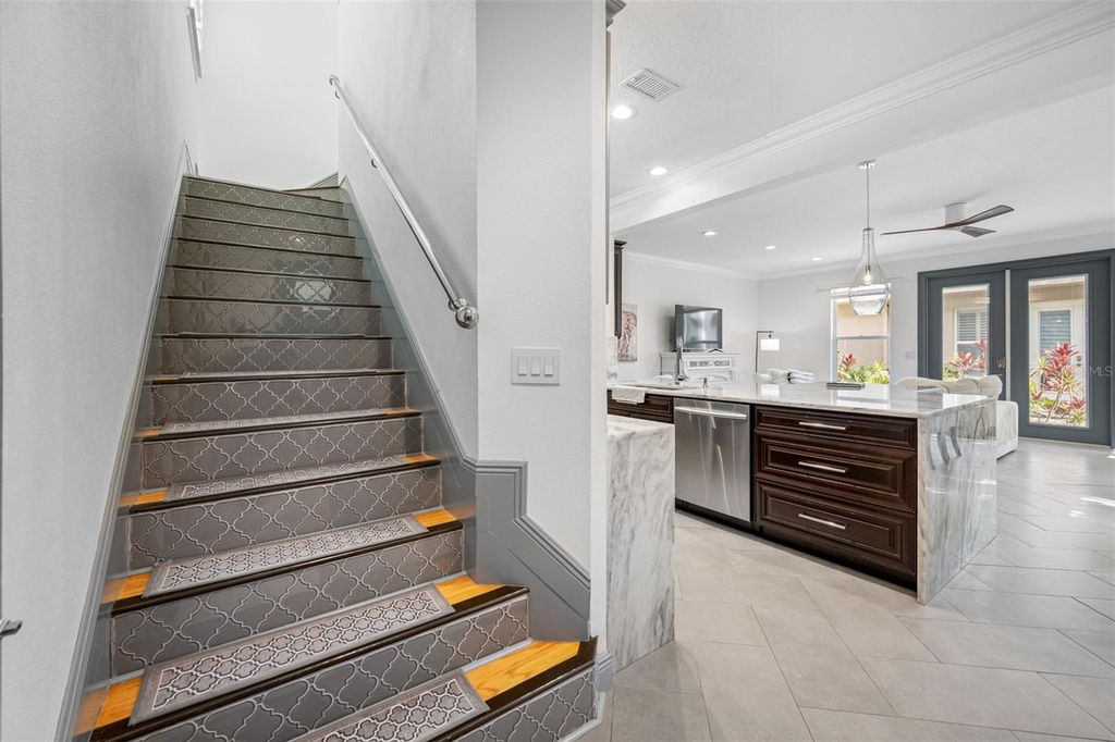 Image 24 of property listing at 237 7TH AVENUE N 2, St Petersburg, FL 33701