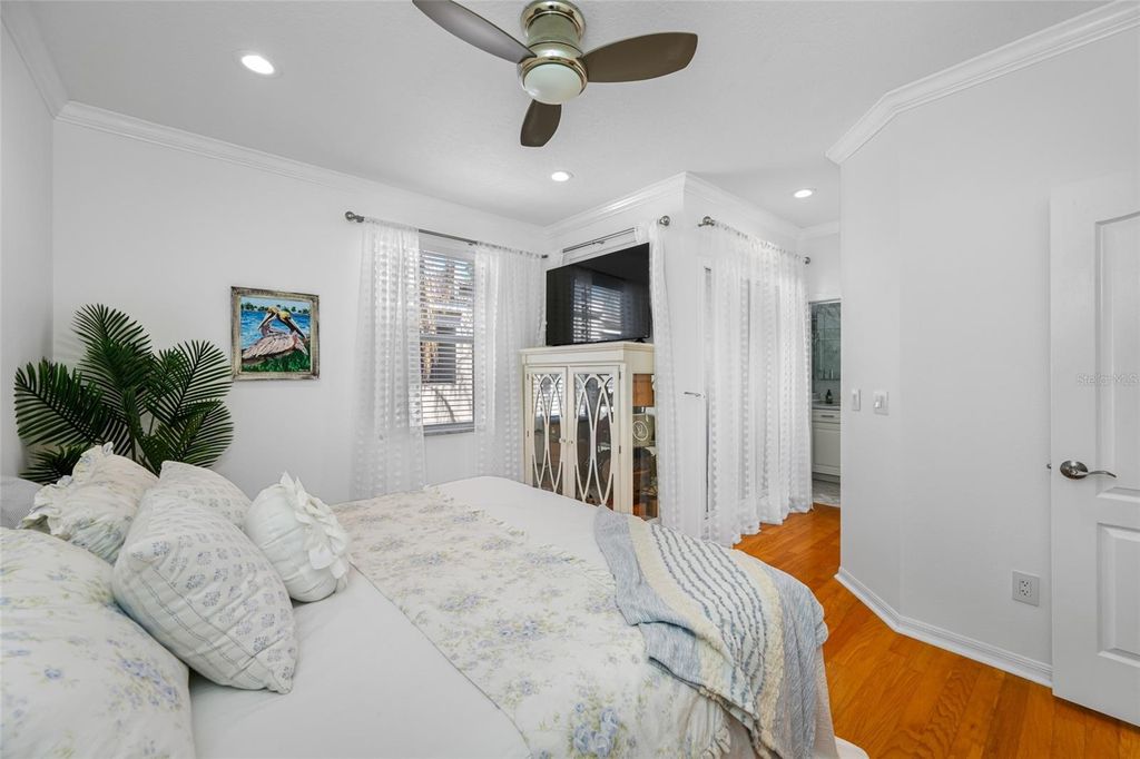 Image 30 of property listing at 237 7TH AVENUE N 2, St Petersburg, FL 33701