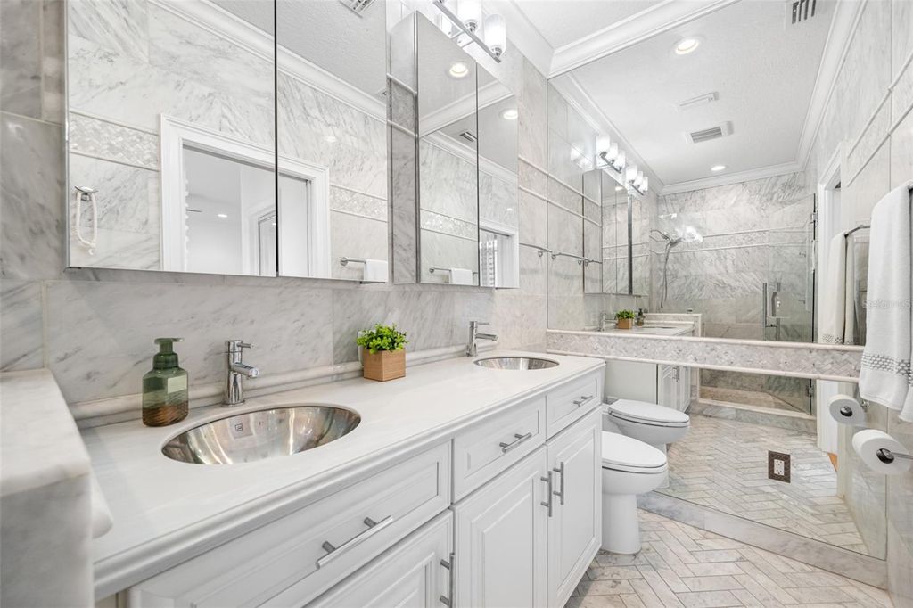 Image 37 of property listing at 237 7TH AVENUE N 2, St Petersburg, FL 33701