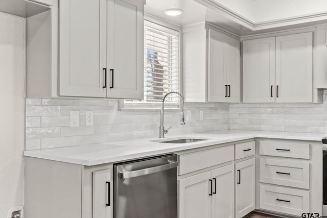 1106 S Williams Ave, Mount Pleasant, TX 75455