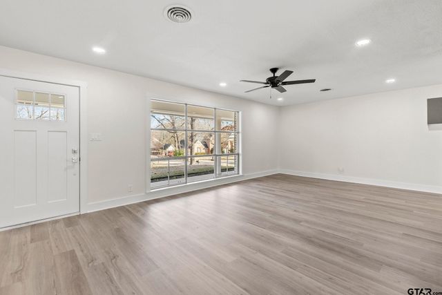 1106 S Williams Ave, Mount Pleasant, TX 75455