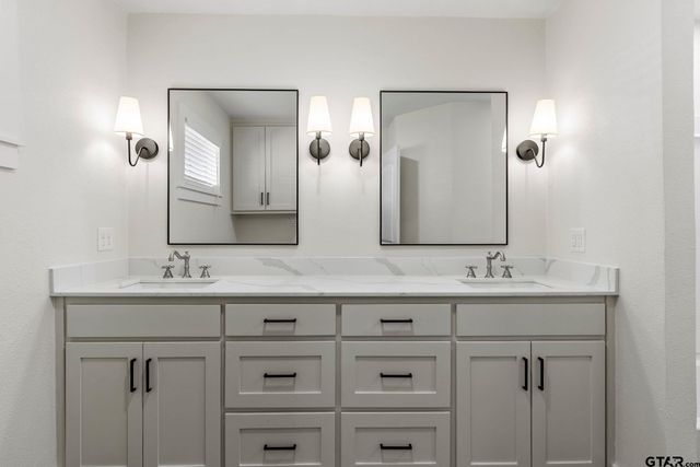 1106 S Williams Ave, Mount Pleasant, TX 75455