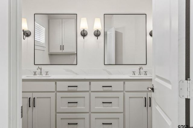 1106 S Williams Ave, Mount Pleasant, TX 75455