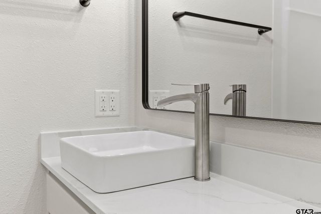 1106 S Williams Ave, Mount Pleasant, TX 75455