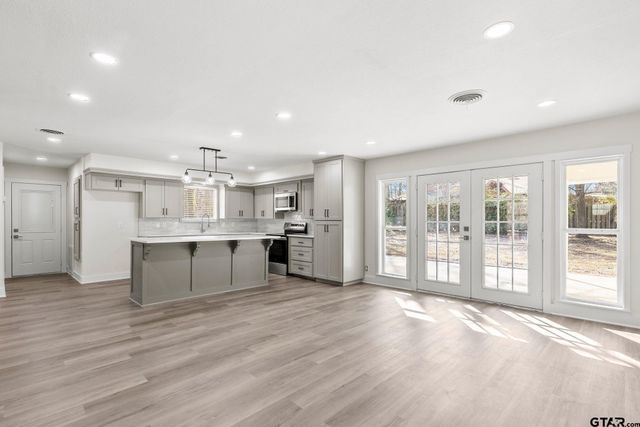 1106 S Williams Ave, Mount Pleasant, TX 75455