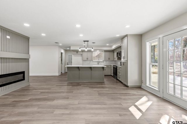 1106 S Williams Ave, Mount Pleasant, TX 75455