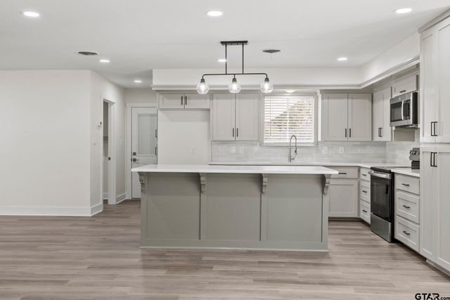 1106 S Williams Ave, Mount Pleasant, TX 75455