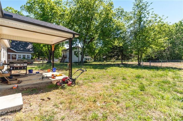 410 S Fayetteville Street, Liberty, NC 27298