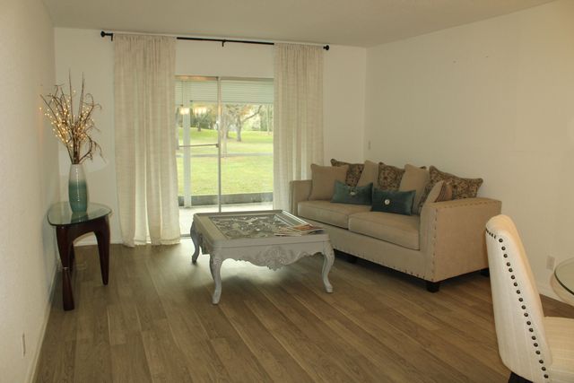 3200 Holiday Springs Boulevard 105, Margate, FL 33063